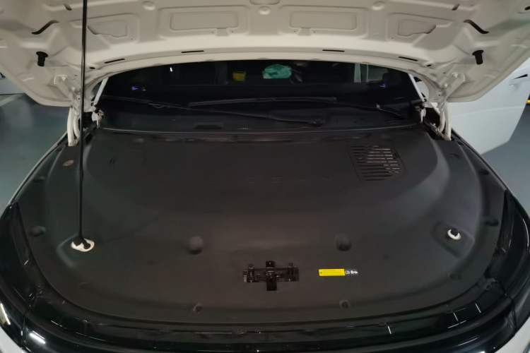Used Nissan N7 2025 625 Max Engine Bay