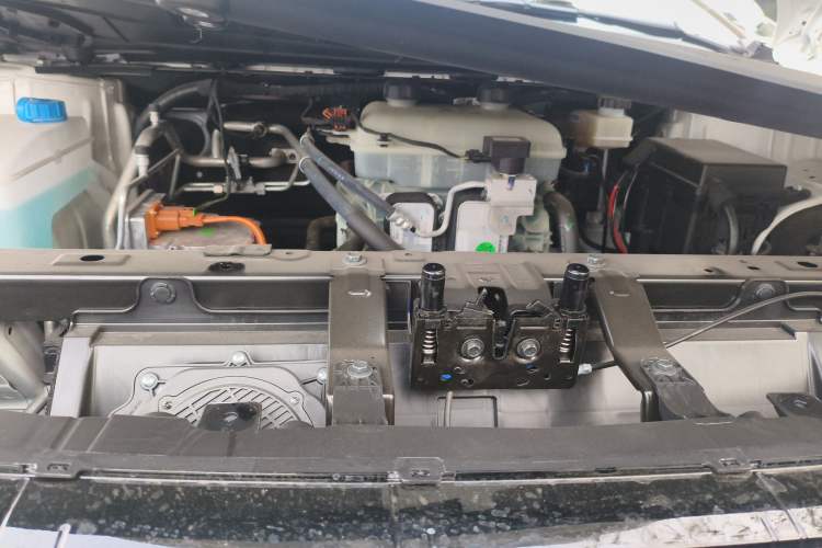 Used Nissan N7 2025 625 Pro Engine Bay