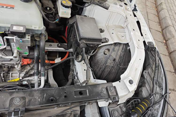 Used Nissan N7 2025 625 Pro Engine Bay Left