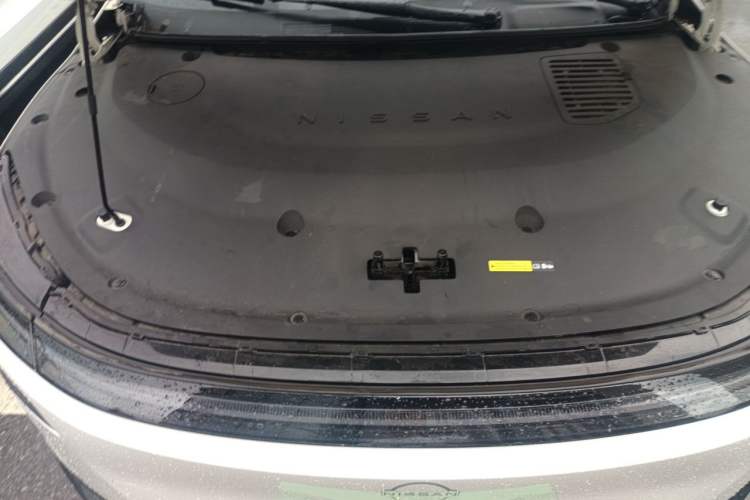 Used Nissan N7 2025 625 Max Engine Bay