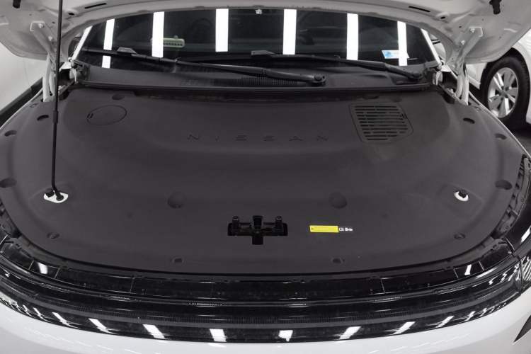 Used Nissan N7 2025 625 Max Engine Bay