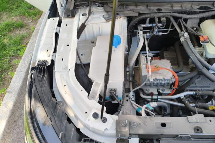 Used Nissan N7 2025 510 Max Engine Bay Right