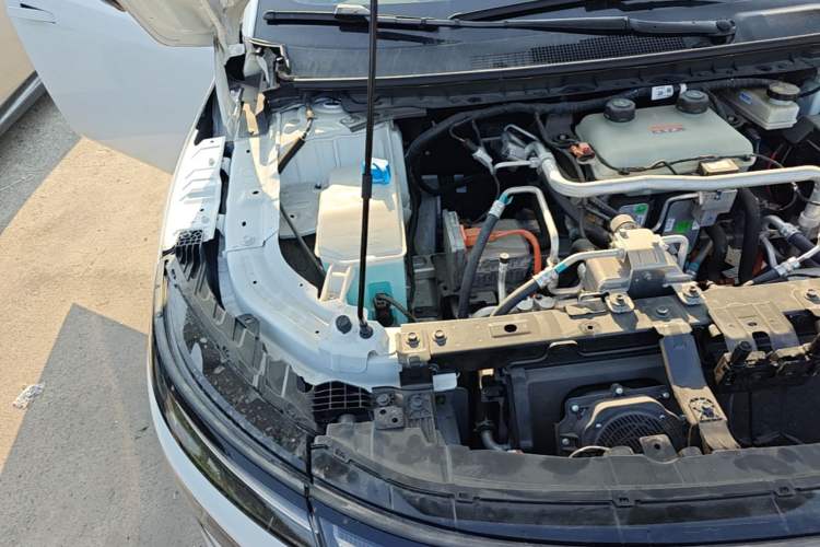 Used Nissan N7 2025 510 Max Engine Bay Right