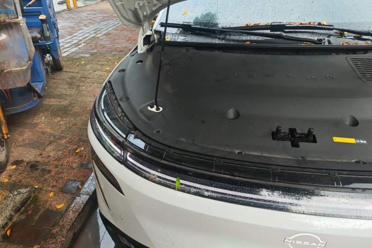 Used Nissan N7 2025 625 Max Engine Bay Right