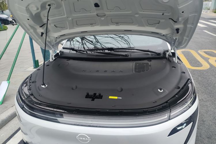 Used Nissan N7 2025 625 Max Engine Bay