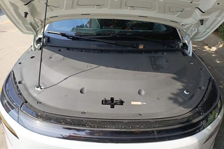 Used Nissan N7 2025 625 Pro Engine Bay