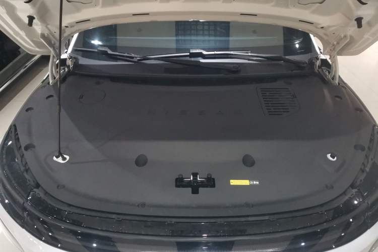 Used Nissan N7 2025 625 Max Engine Bay