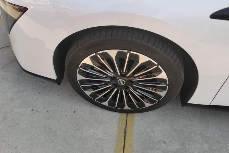 Used Nissan N7 2025 510 Pro Exterior 2