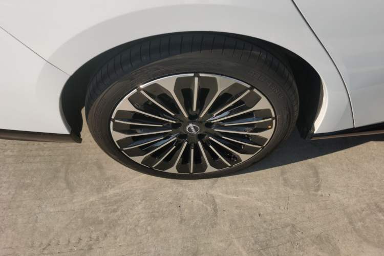 Used Nissan N7 2025 510 Pro Exterior 3
