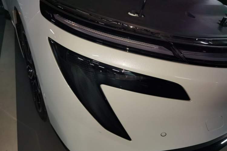 Used Nissan N7 2025 625 Max Exterior 3