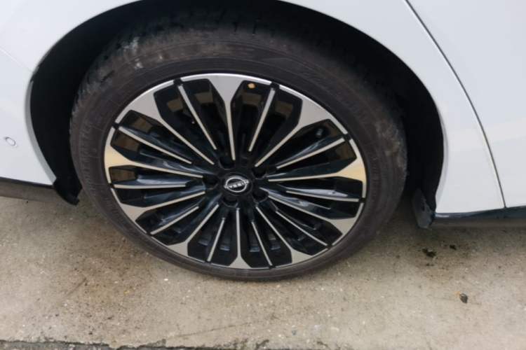 Used Nissan N7 2025 625 Max Exterior 5