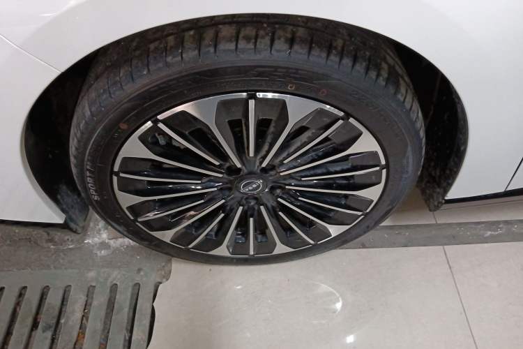 Used Nissan N7 2025 510 Pro Exterior 7