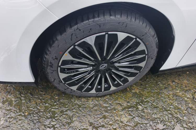 Used Nissan N7 2025 510 Pro Exterior 7