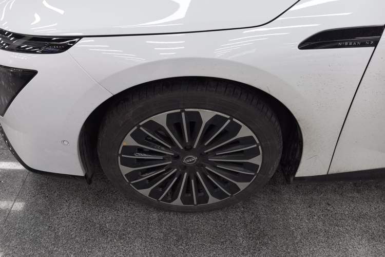 Used Nissan N7 2025 625 Max Exterior 7