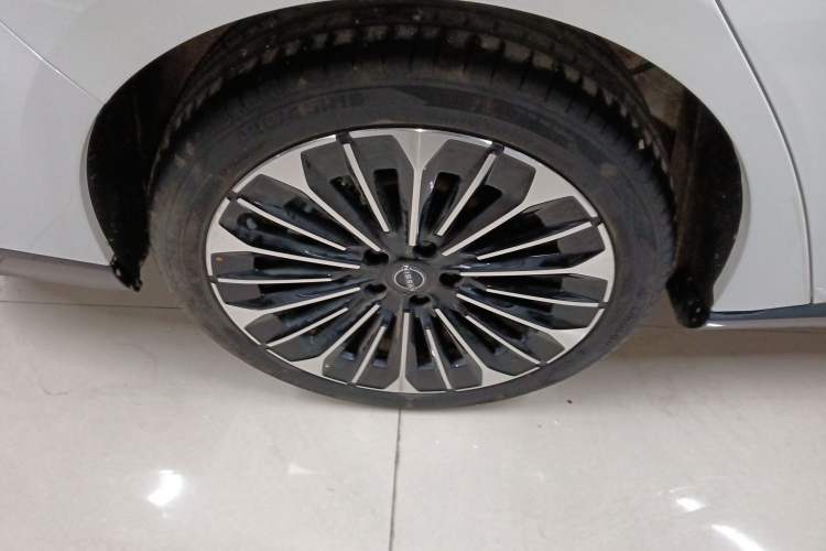 Used Nissan N7 2025 510 Pro Exterior 8