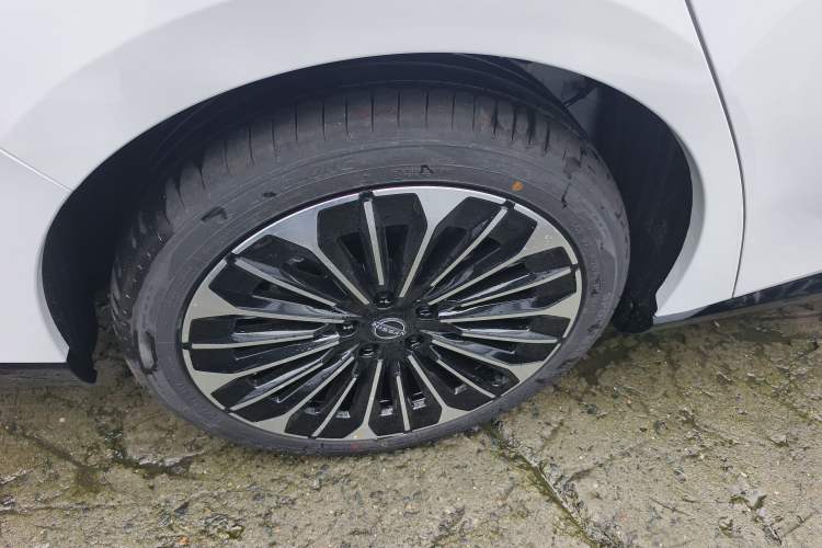 Used Nissan N7 2025 510 Pro Exterior 8