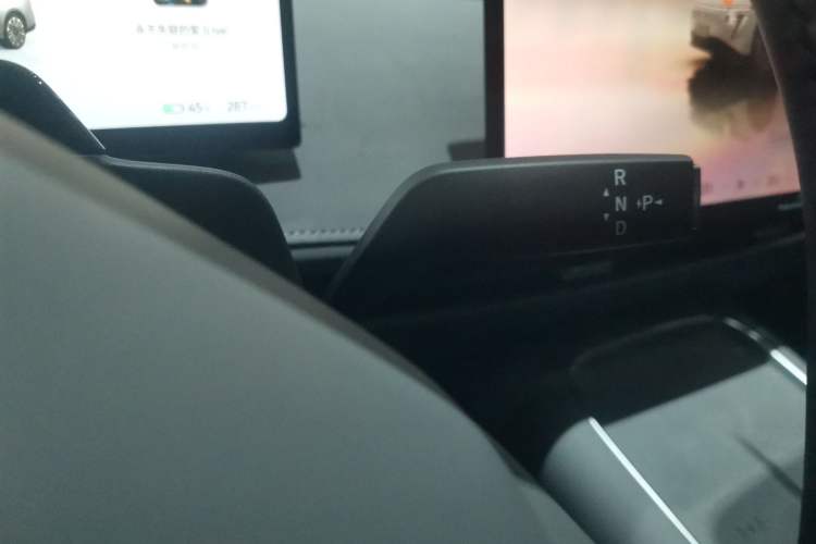 Used Nissan N7 2025 625 Max Gear Lever