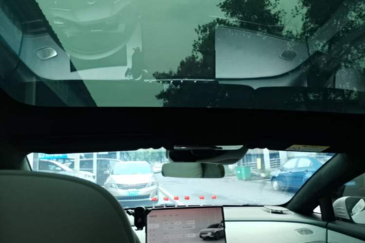 Used Nissan N7 2025 625 Max Headliner
