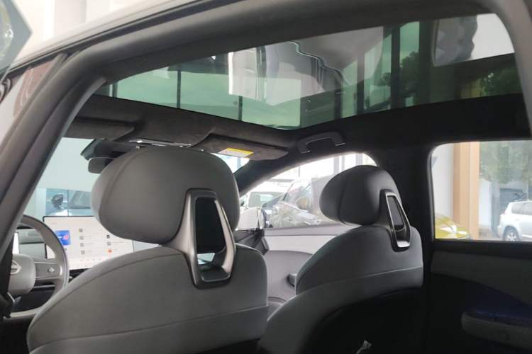 Used Nissan N7 2025 510 Max Headliner