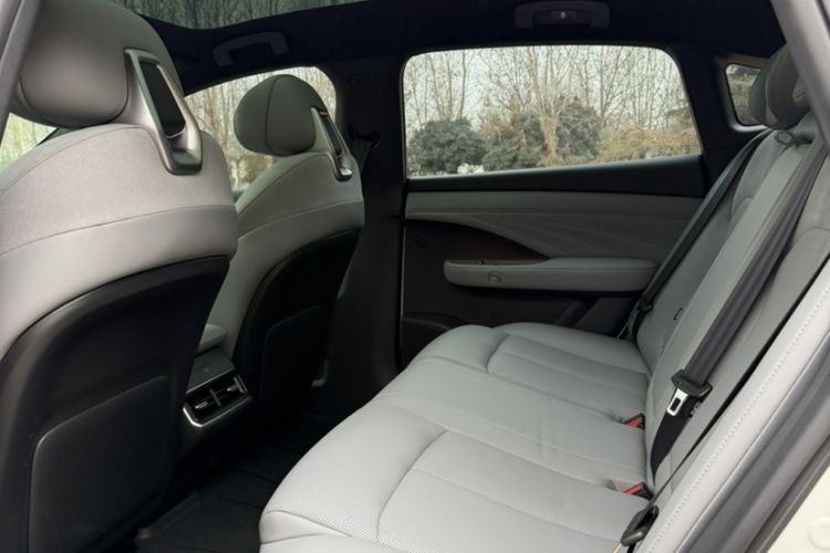 Used Nissan N7 2025 625 Max Interior 11