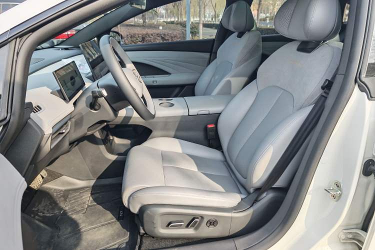 Used Nissan N7 2025 625 Pro Interior 2