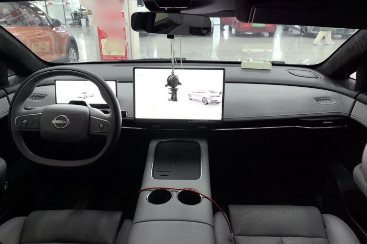 Used Nissan N7 2025 625 Max Interior 2