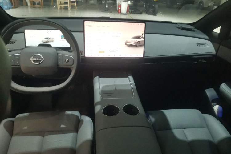 Used Nissan N7 2025 625 Max Interior 2