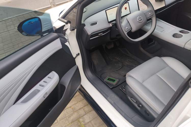 Used Nissan N7 2025 625 Pro Interior 3