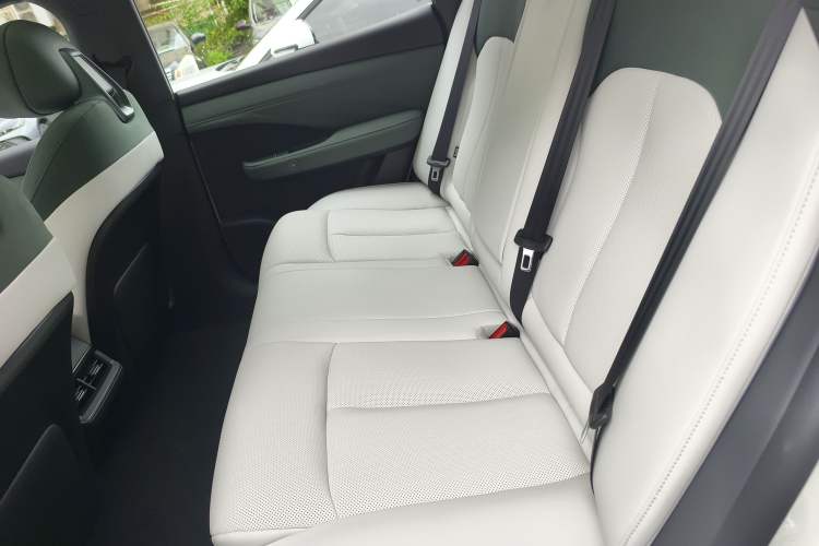 Used Nissan N7 2025 510 Pro Interior 4