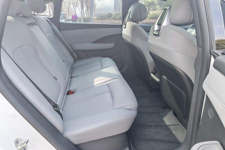 Used Nissan N7 2025 625 Pro Interior 5