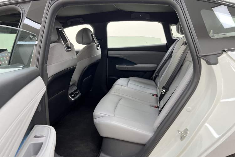 Used Nissan N7 2025 510 Max Interior 5