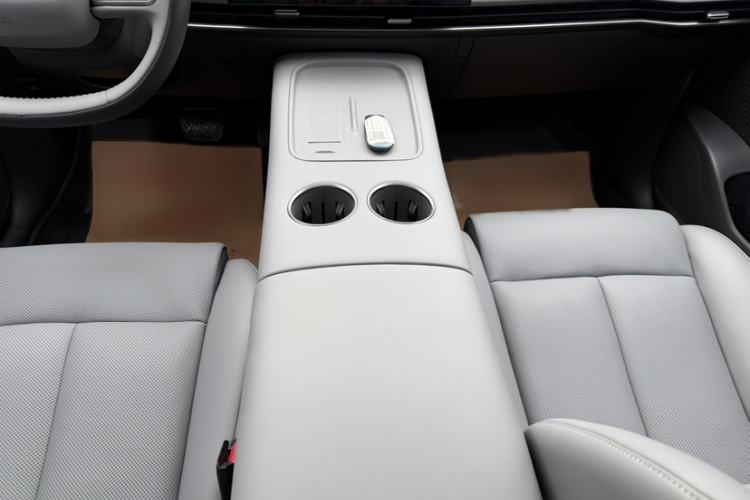 Used Nissan N7 2025 625 Max Interior 5