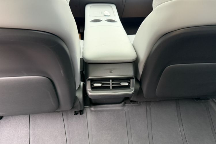 Used Nissan N7 2025 625 Max Interior 8