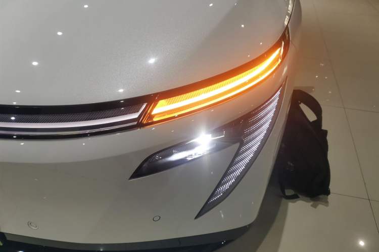 Used Nissan N7 2025 625 Max Left Front Headlight