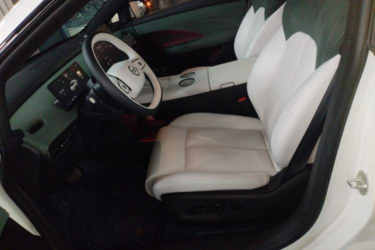Used Nissan N7 2025 510 Max Left Front Seat