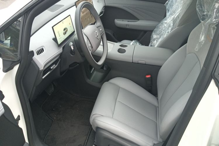 Used Nissan N7 2025 625 Pro Left Front Seat