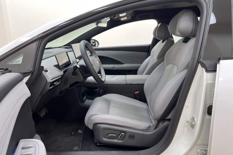 Used Nissan N7 2025 510 Max Left Front Seat