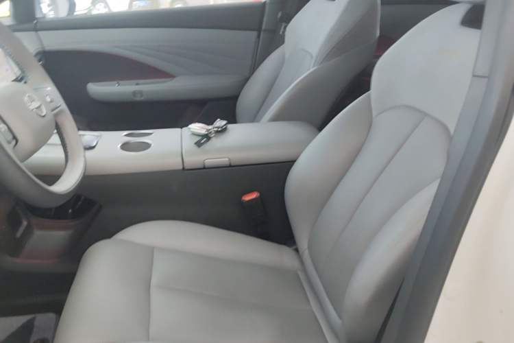 Used Nissan N7 2025 510 Max Left Front Seat