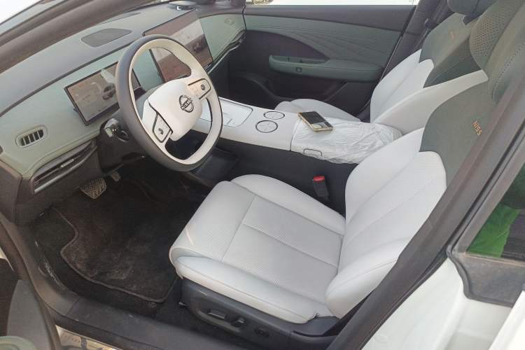 Used Nissan N7 2025 510 Max Left Front Seat