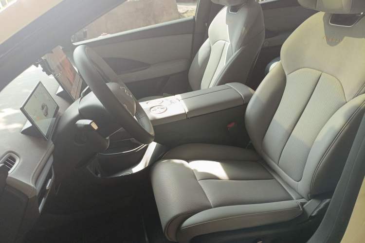 Used Nissan N7 2025 625 Pro Left Front Seat