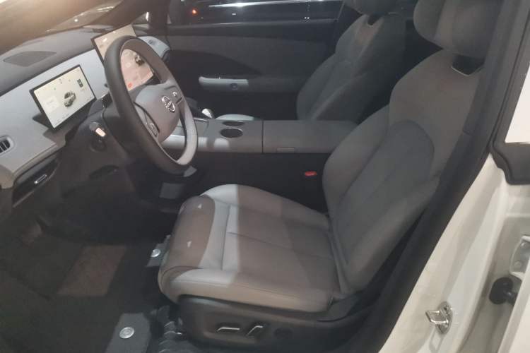 Used Nissan N7 2025 625 Max Left Front Seat