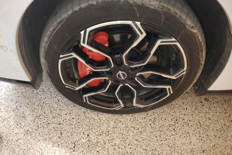 Used Nissan N7 2025 510 Max Left Front Wheel Hub