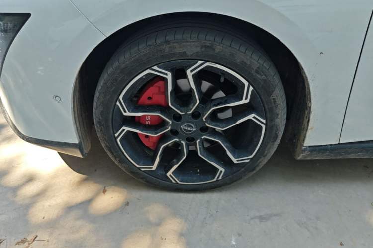 Used Nissan N7 2025 510 Max Left Front Wheel Hub