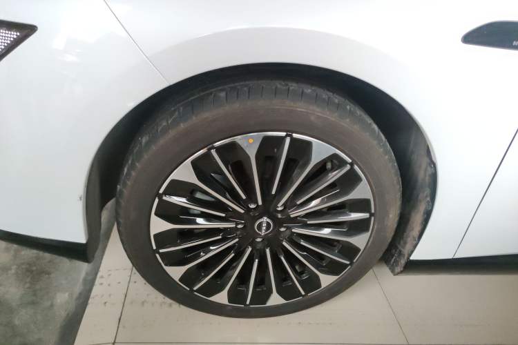 Used Nissan N7 2025 510 Pro Left Front Wheel Hub