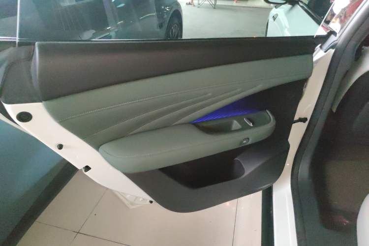 Used Nissan N7 2025 510 Pro Left Rear Door Interior