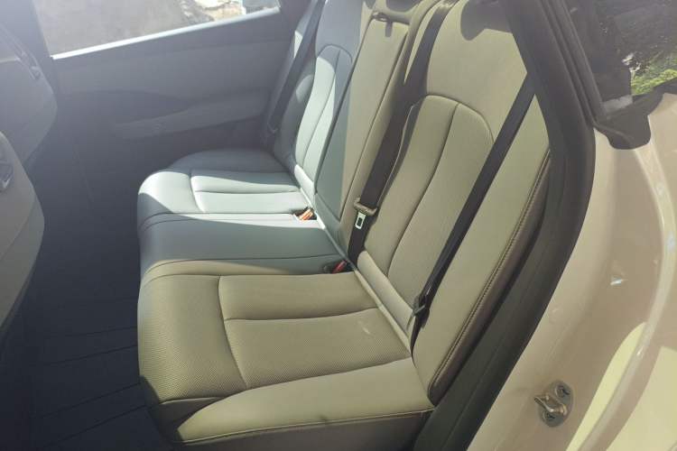 Used Nissan N7 2025 625 Pro Left Rear Seat