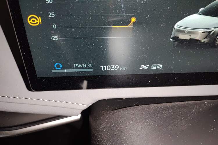 Used Nissan N7 2025 625 Max Odometer Close Up
