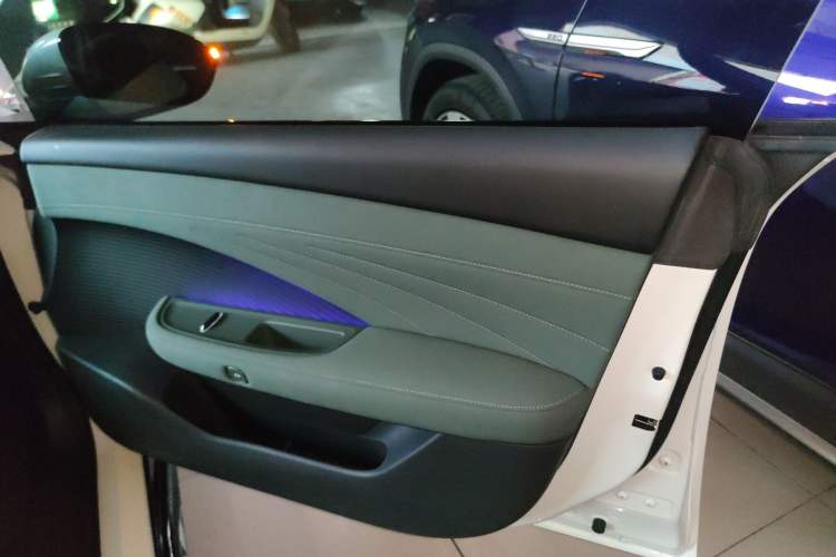 Used Nissan N7 2025 510 Pro Right Front Door Interior