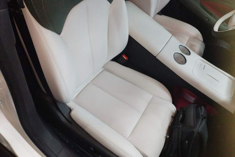 Used Nissan N7 2025 510 Max Right Front Seat