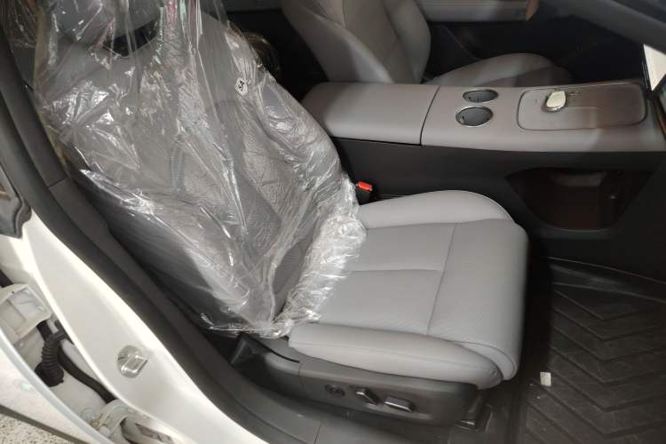 Used Nissan N7 2025 510 Max Right Front Seat